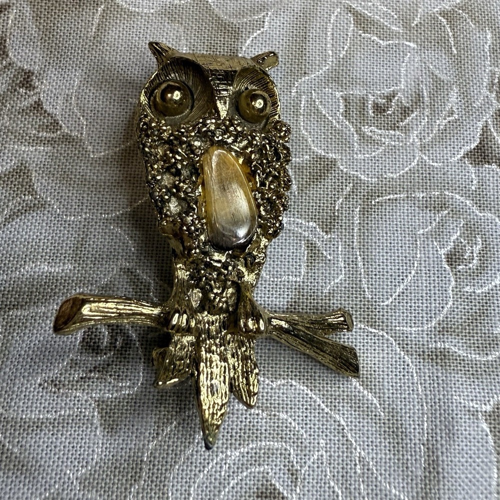 Elegant Gold Owl Brooch